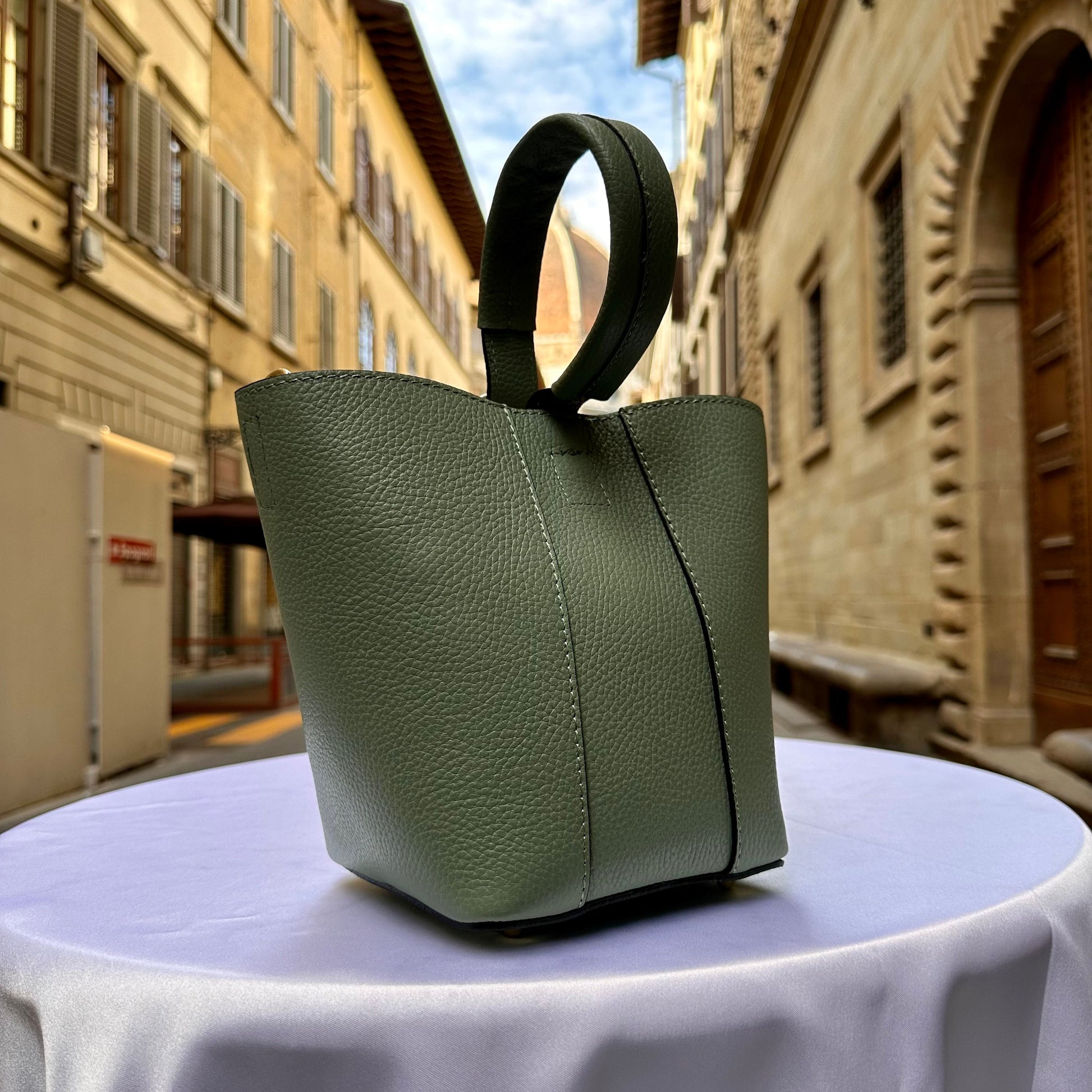 Italian Handmade Leather Bags For Women l l Elegant Leather Tote From Florence, bucket bag