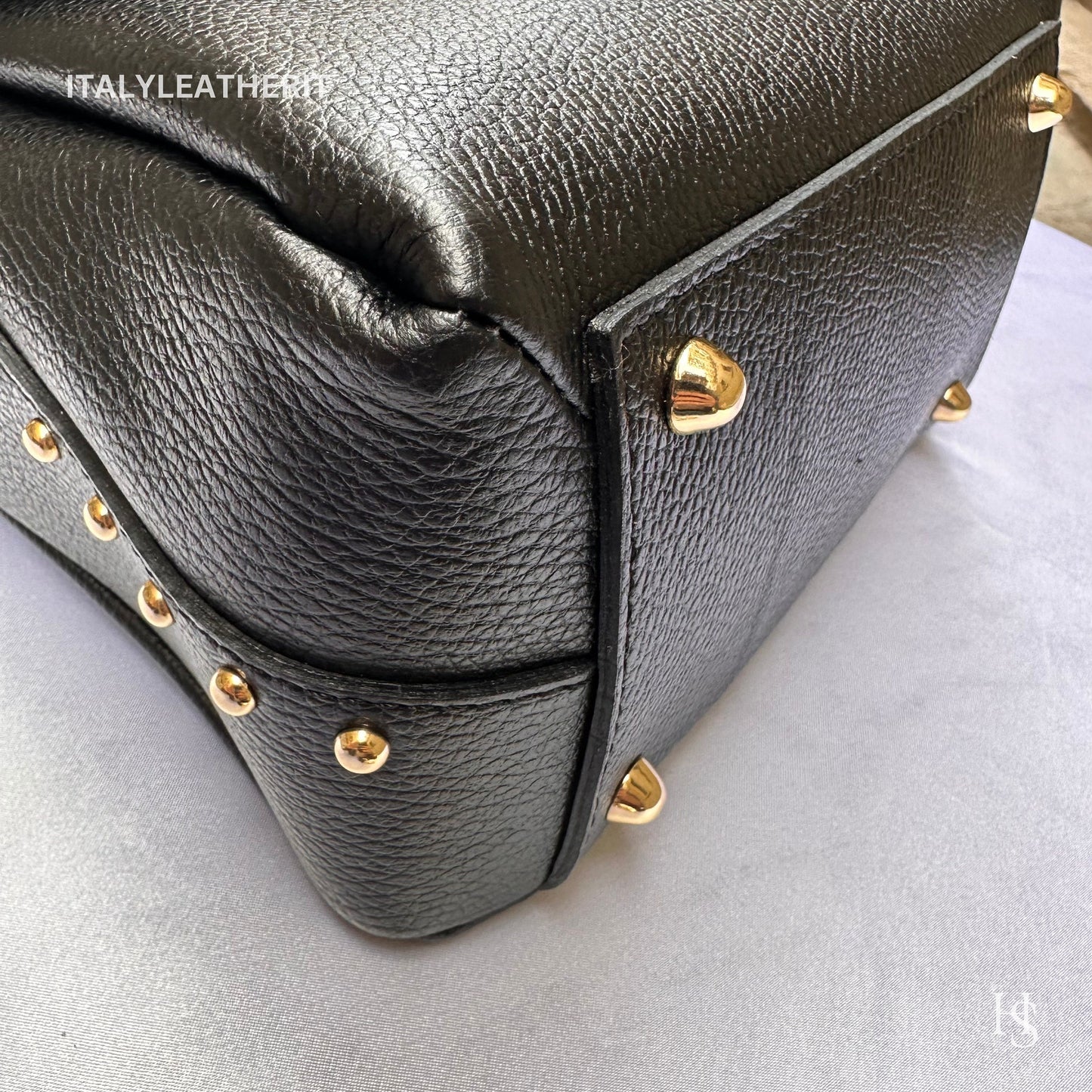 Borse da donna in pelle fatte a mano in Italia l l Elegante borsa in pelle da Firenze con chiusura a moschettone a forma di ape