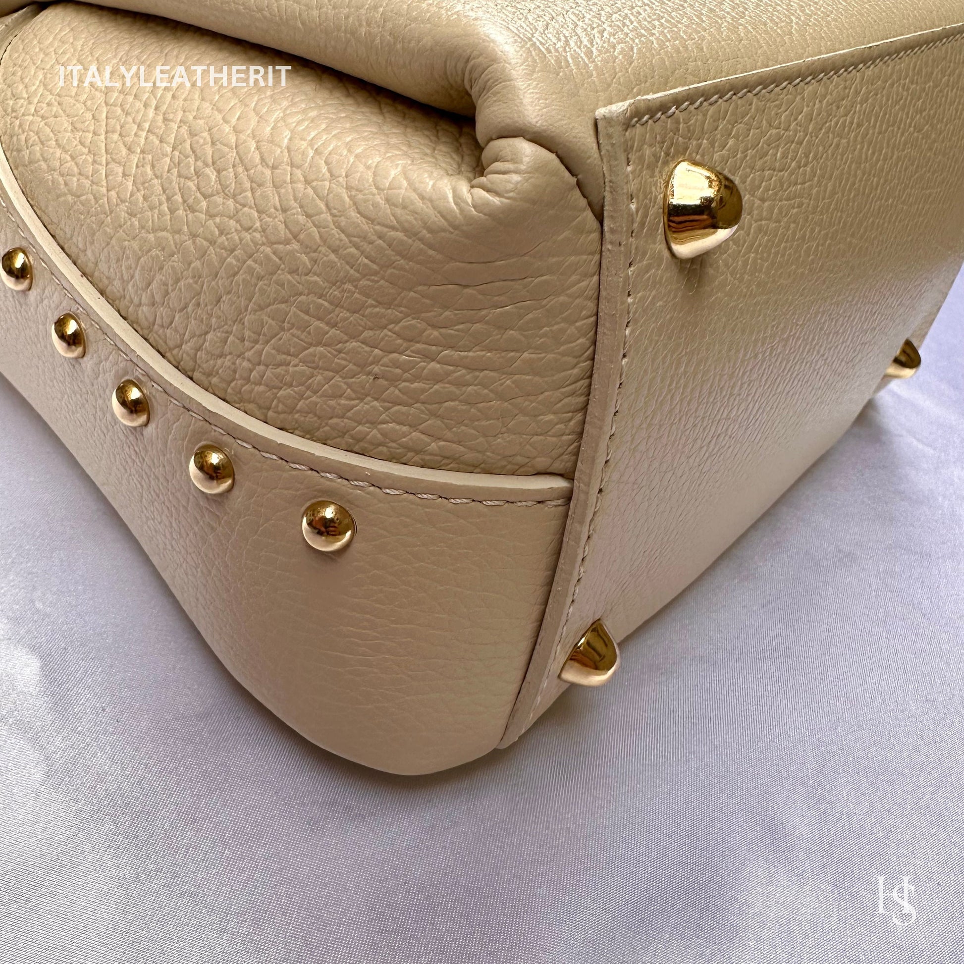 Italian Handmade Leather Bags For Women l l Elegant Leather Tote From Florence with bee-shaped lobster clasp closure