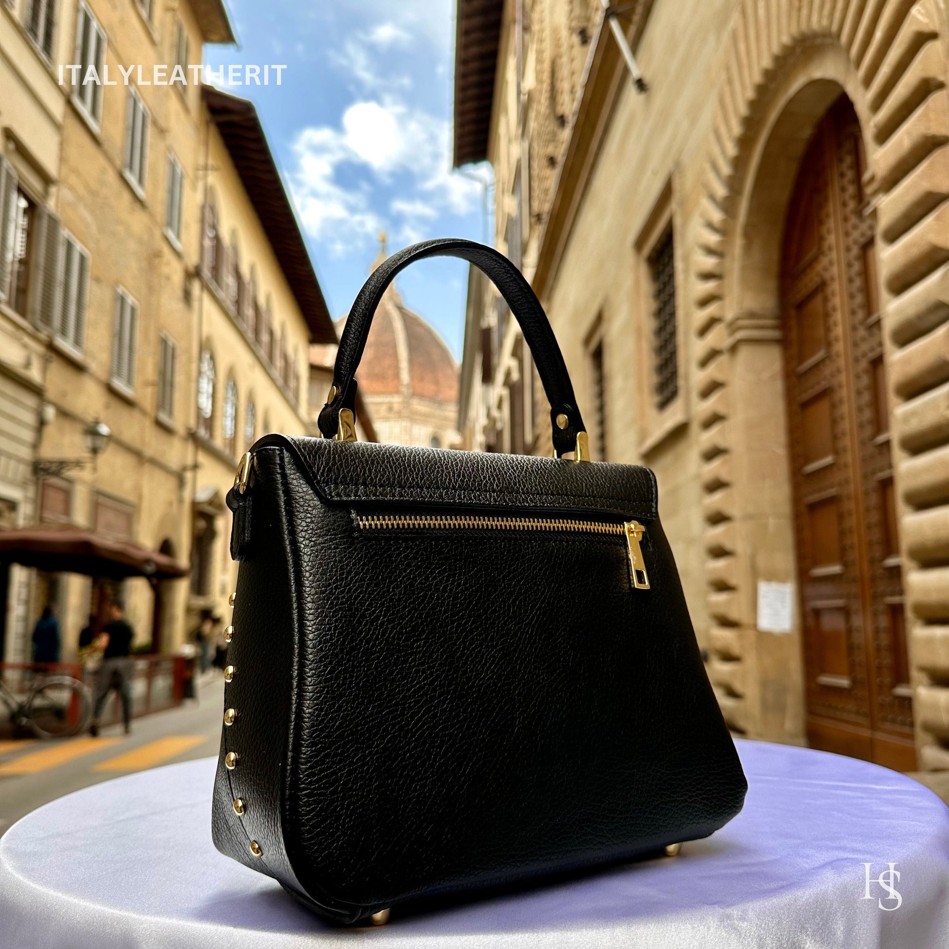 Borse da donna in pelle fatte a mano in Italia l l Elegante borsa in pelle da Firenze con chiusura a moschettone a forma di ape