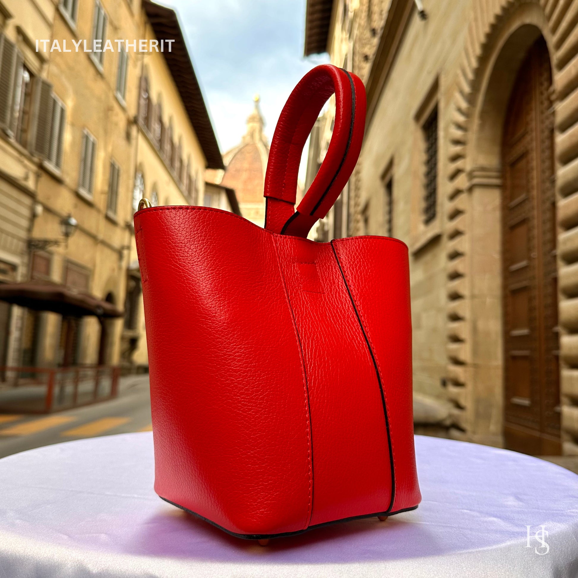 Italian Handmade Leather Bags For Women l l Elegant Leather Tote From Florence, Bucket bag, red leather tote, Made in Italy