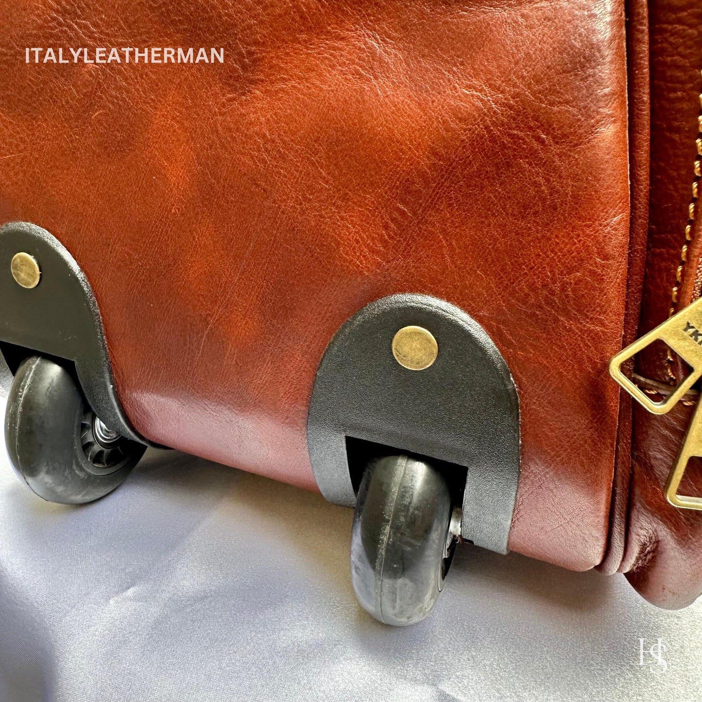 Italian Handmade Leather Travel Bags for Men | Elevate Your Style with Exquisite Craftsmanship made in Italy from Florence