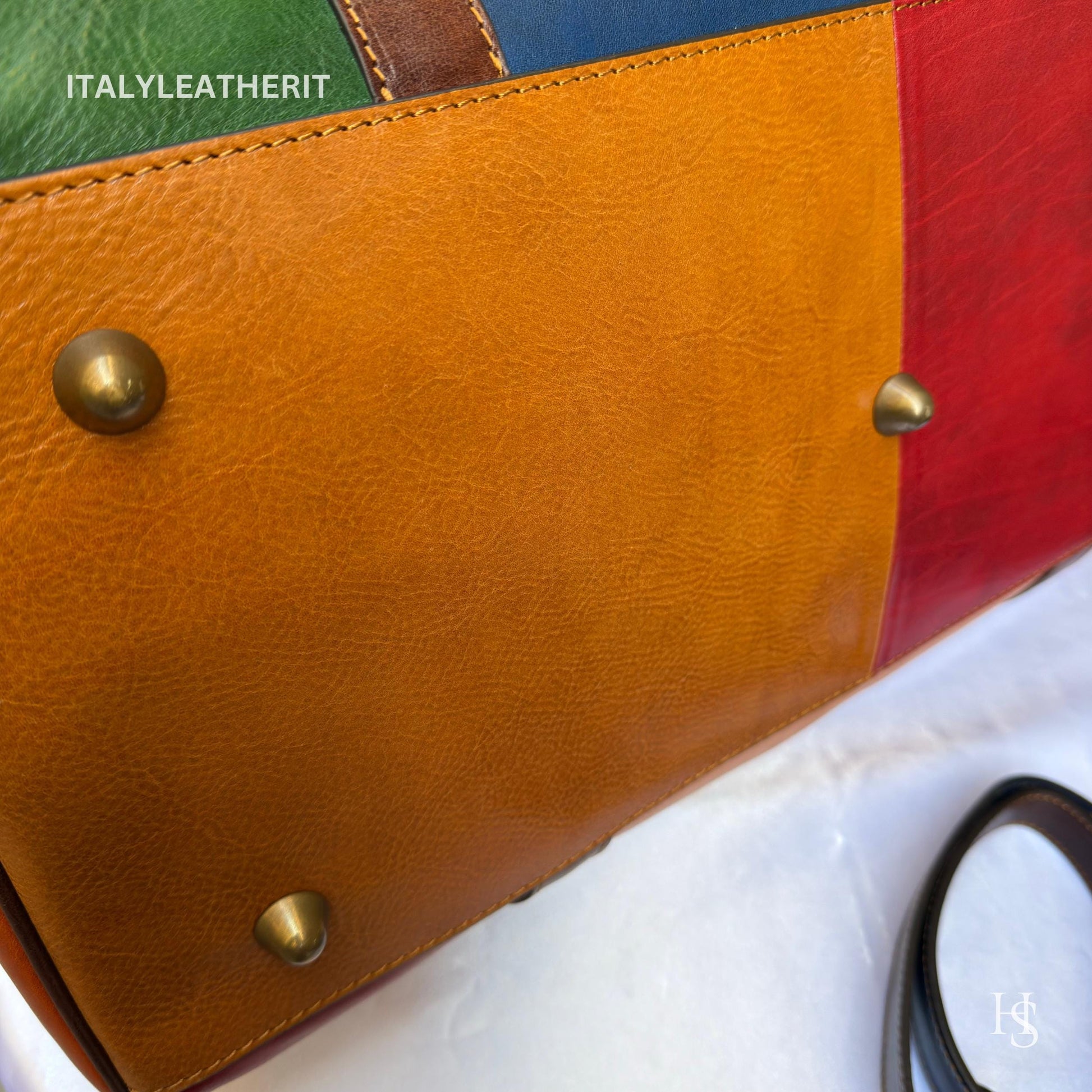 Italian Handmade Leather Travel Bags for Men | Elevate Your Style with Exquisite Craftsmanship made in Italy from Florence